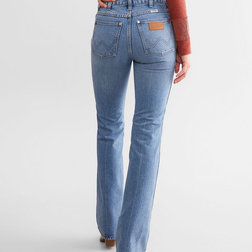 Wrangler Light Blue High-Rise Wide Leg Jeans - Picture 4 of 9